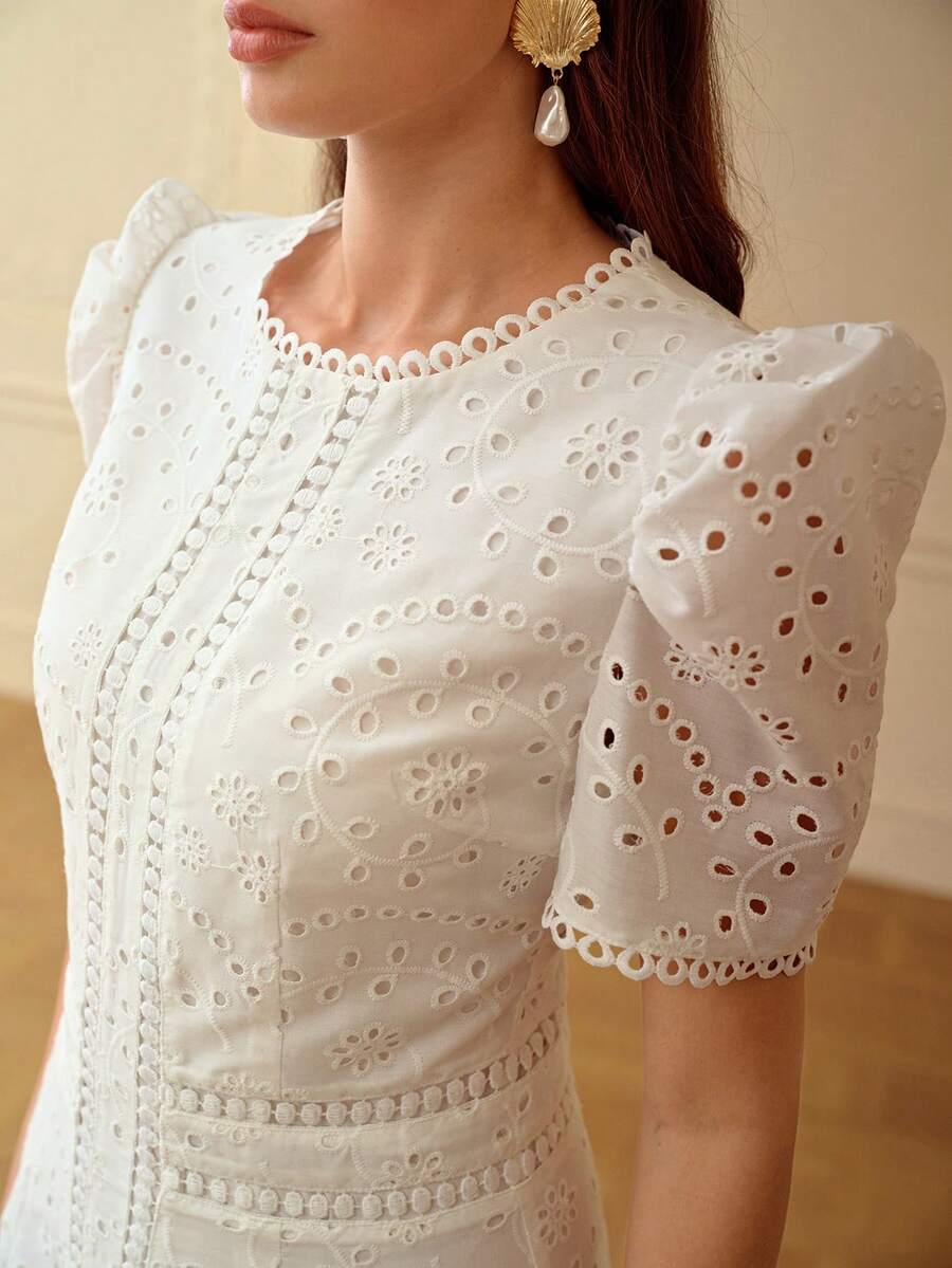 Vestido Longo Bordado com Cinto