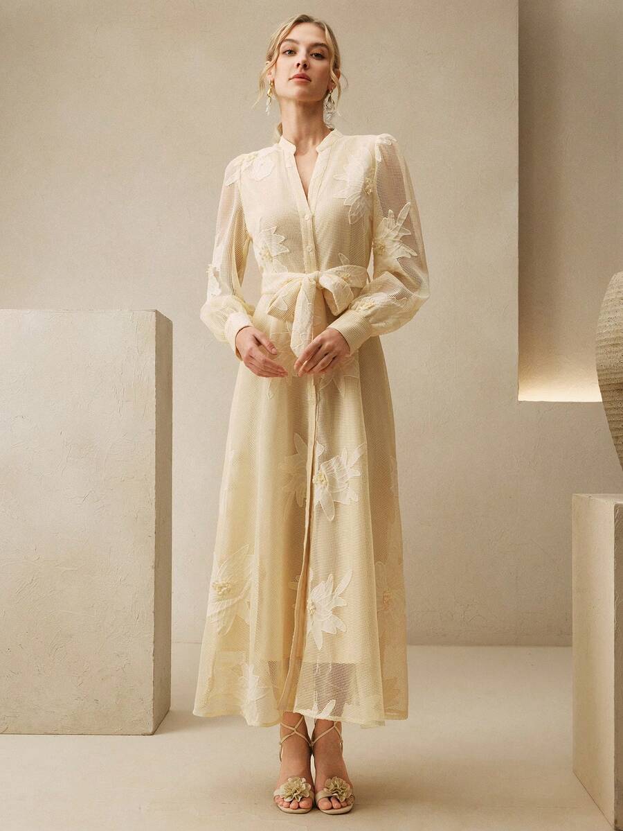 Vestido Midi com Mangas de Pétalas e Bordado Floral