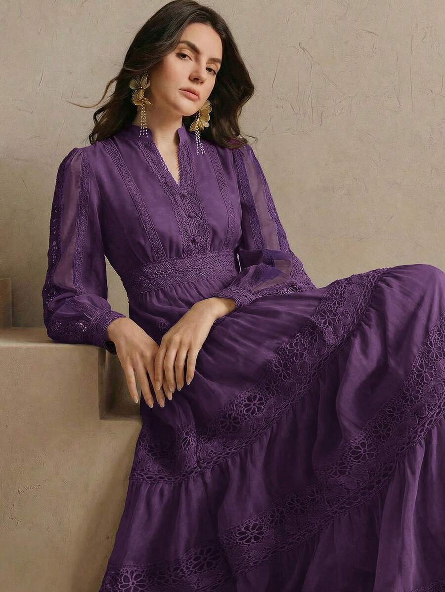 Vestido Longo Vintage com Decote em V e Renda