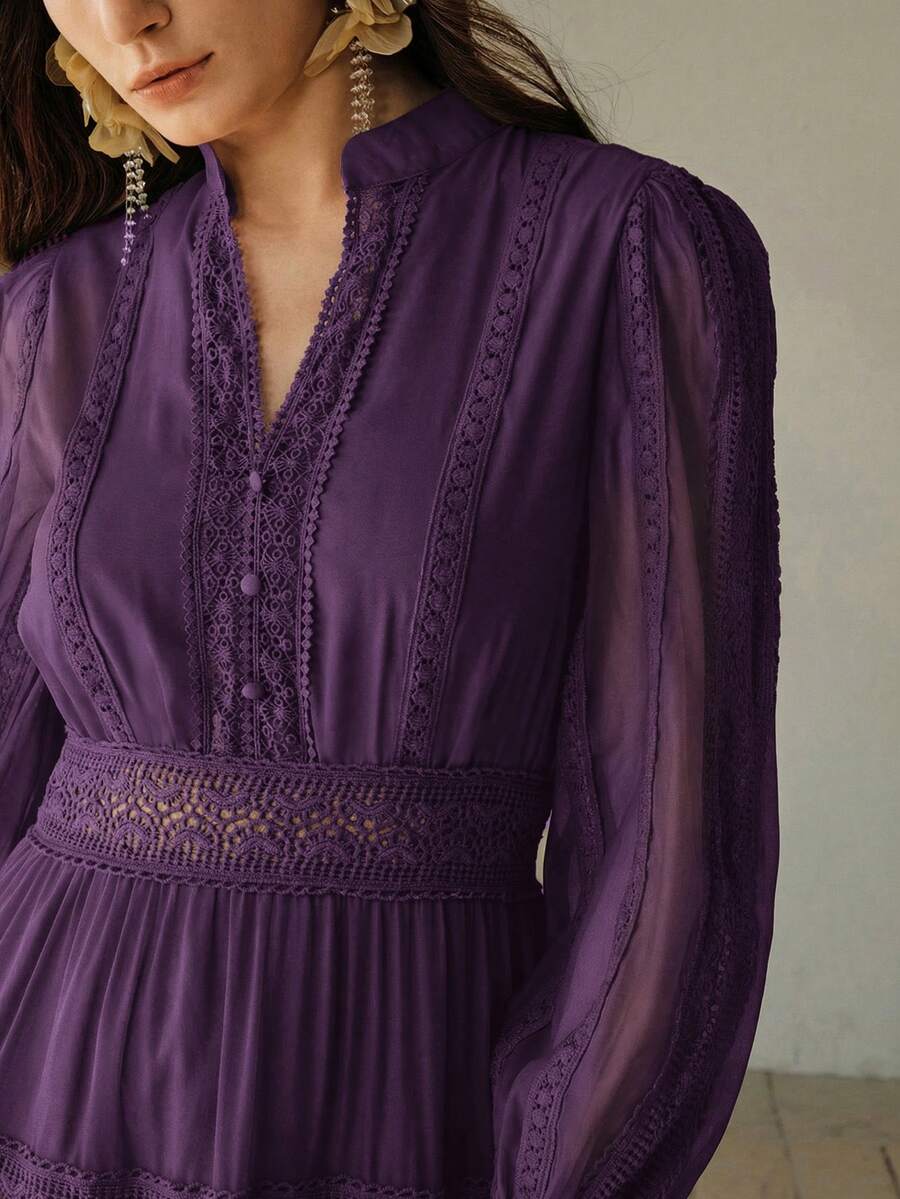 Vestido Longo Vintage com Decote em V e Renda