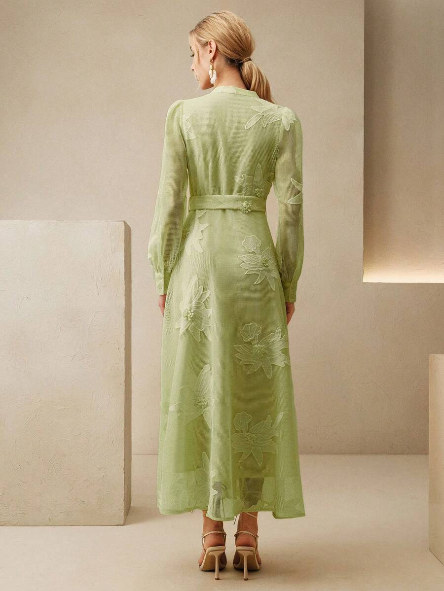Vestido Midi com Mangas de Pétalas e Bordado Floral