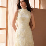 Vestido Longo com Decoração de Pérolas