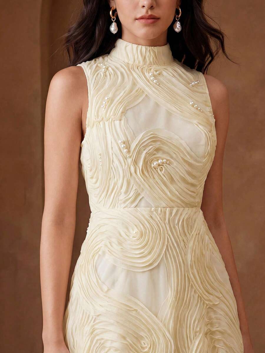 Vestido Longo com Decoração de Pérolas