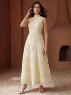 Vestido Longo com Decoração de Pérolas