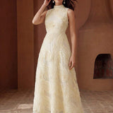 Vestido Longo com Decoração de Pérolas