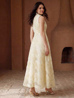 Vestido Longo com Decoração de Pérolas