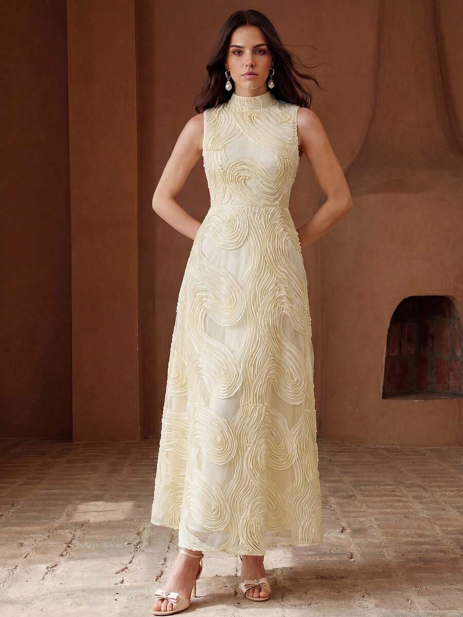 Vestido Longo com Decoração de Pérolas