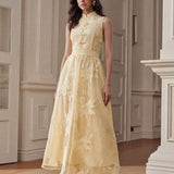 Vestido Cheongsam Gola Amarela com Bordado de Renda